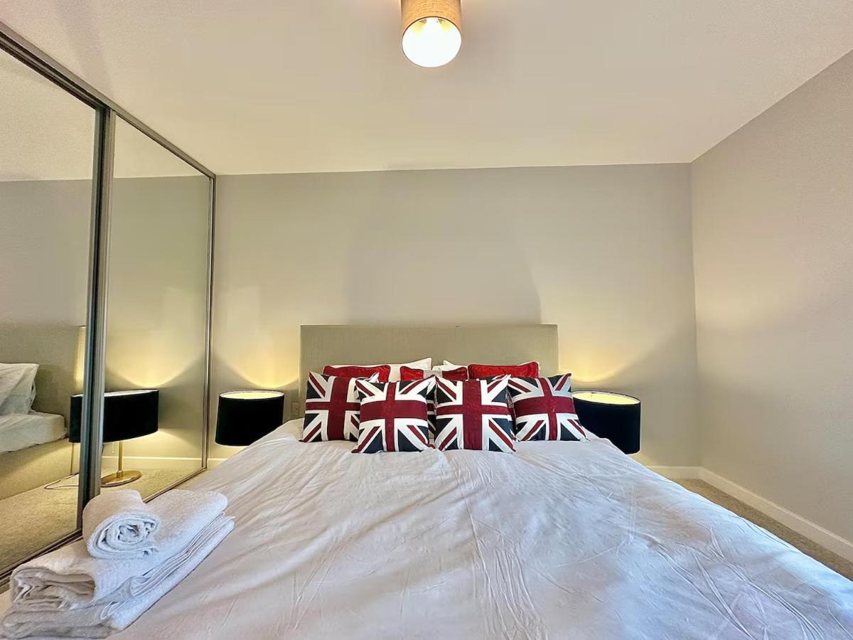 In Euston Apartment *